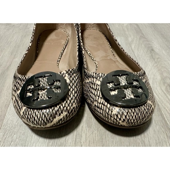 Tory Burch Reva Silver Snake Print Ballet Flats Women's Size 6.5 Leather - Picture 2 of 6